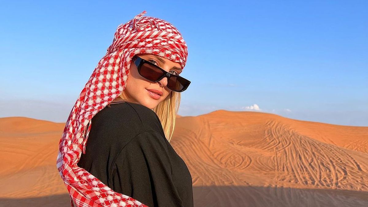 Kelly Vedovelli joue les reines du désert à Dubaï et ses fans valident sur Instagram !