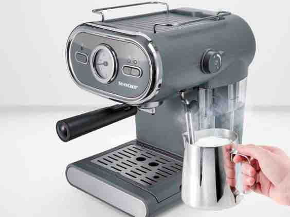 Lidl apporte de la couleur dans votre cuisine avec sa cafetière vintage !-article