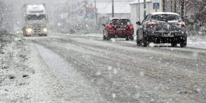 Neige et verglas : routes fermées, bus, trains et avions annulés, 33 départements paralysés !