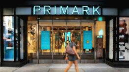 Primark explose des records avec les pantoufles de rennes à moins de 8 euros !