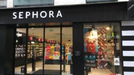 Sephora cartonne avec le dupe du crayon à lèvre porté par Jenna Ortega dans Mercredi à 10 euros !