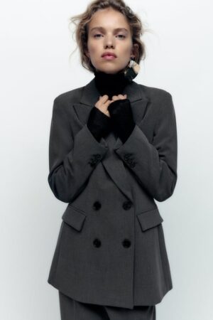 Zara - ce blazer croisé qu'il vous faut de toute urgence dans votre dressing !