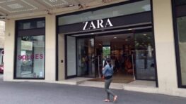 Zara fait un carton avec sa robe marinière idéale pour l'hiver à petit prix !