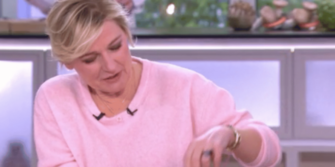 Anne-Elisabeth Lemoine se moque gentiment de Vincent Cassel et le met très mal à l'aise dans C à vous !