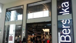 Bershka cartonne avec son pantalon parachute ultra-stylé préféré des influenceurs mode pour la ville !