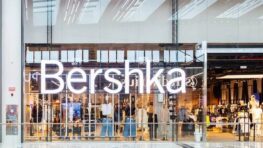 Bershka cartonne cet hiver avec sa veste à poil long et anti froid à moins de 50 euros