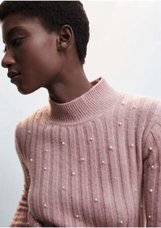 Cohue chez Mango pour ce beau pull d'hiver incrusté de perles vendu à moins de 40 euros
