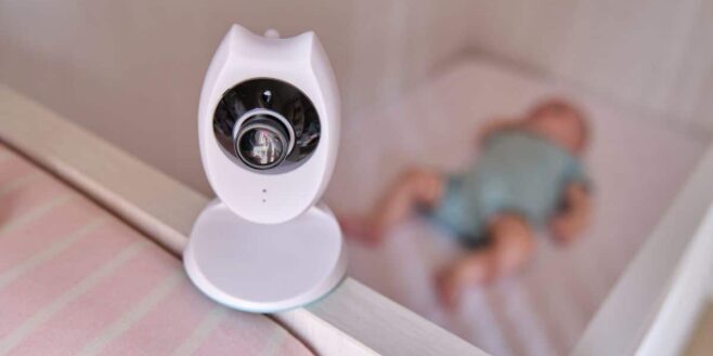 Cet homme découvre que sa femme le trompe chez lui à travers le baby phone !