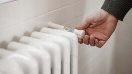 Cette jeune femme a économisé 450 euros sur sa facture d'énergie en éteignant un seul appareil, découvrez lequel !