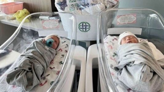 Cette maman accouche de vraies jumelles qui ne sont pas nées le même jour ni la même année !