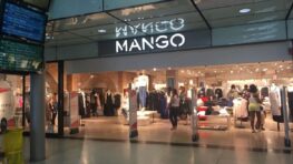 Cohue chez Mango pour ces 4 manteaux à shopper de toute urgence à prix cassé !