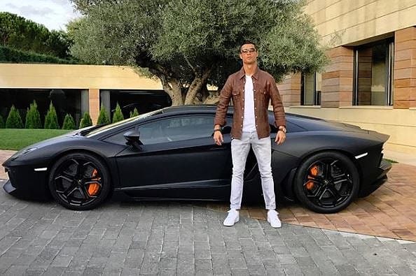 Cristiano Ronaldo possède une collection de voitures estimée à plus de 20 millions d'euros !