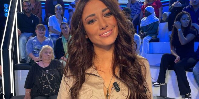 Delphine Wespiser surprise en pleine nuit par sa sœur pour souffler sa bougie d'anniversaire !