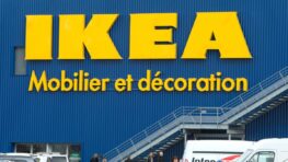 Ikea frappe très fort avec son meuble TV multifonctions pour un salon design et bien rangé