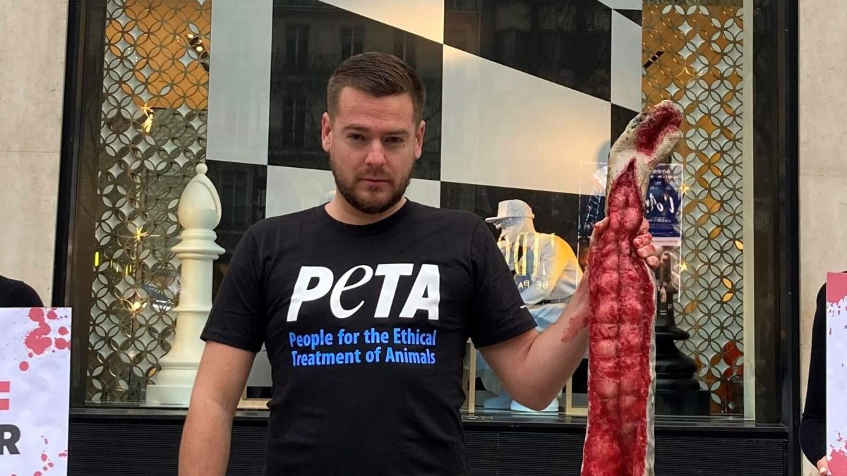 Jeremstar très fier d'avoir été élu personnalité 2022 de l'association PETA !