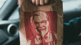 KFC : cette famille commande un bucket de 30 wings et ce qu'elle reçoit est un gros foutage de gueule !