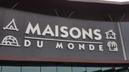 Maisons du Monde cartonne avec sa coiffeuse miroir qui se transforme en table de rangement !