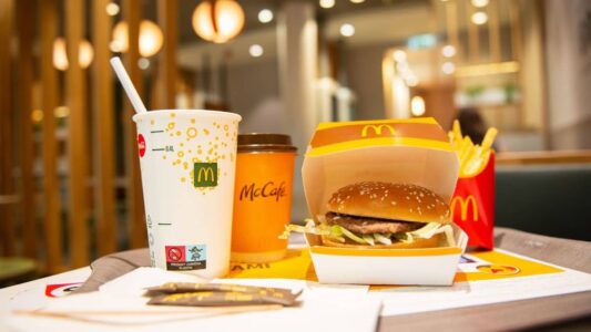 McDonald's supprime des burgers et des wraps de tous ses restaurants et crée une grosse pagaille !