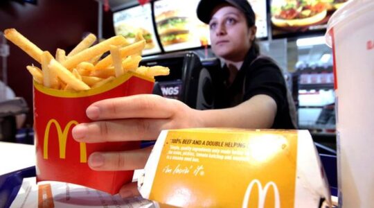 McDonald's : il met trop de temps à manger son burger et reçoit une grosse amende !
