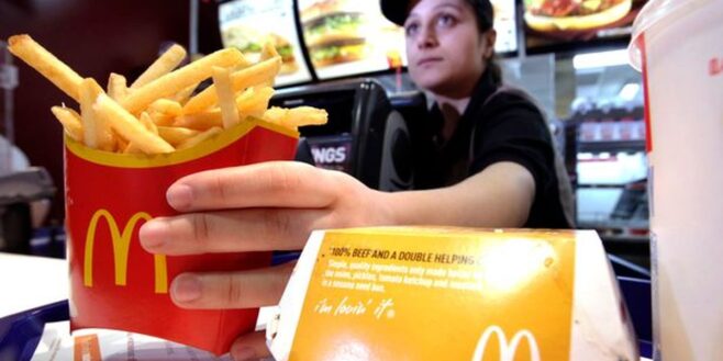 McDonald's : il met trop de temps à manger son burger et reçoit une grosse amende !