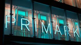 Primark cartonne avec son sac imprimé animalier imitation Guess et Parfois à 11 euros !