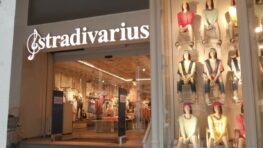 Stradivarius cartonne avec le jean adoré par tous les fans de mode à moins de 26 euros