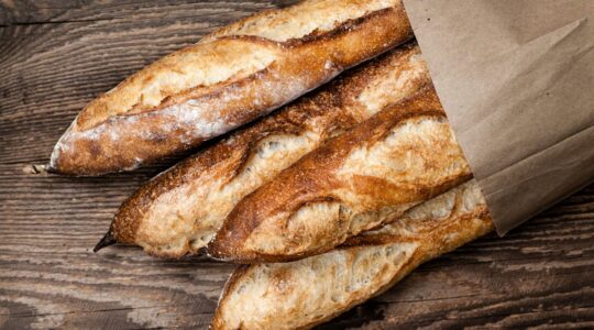 Voici l'astuce simple pour garder le pain frais 2 semaines sans le congeler !
