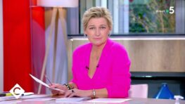 Anne-Elisabeth Lemoine très étonnée par le comportement son stagiaire dans C à vous !