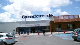 Carrefour casse le prix de son incroyable brosse sèche-cheveux 4 en 1 pour réussir toutes ses coiffures !