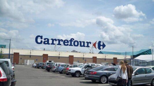 Cohue chez Carrefour pour ces dupes de bottes UGG vendues à moins de 10 euros !