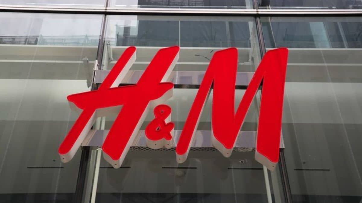 Cohue chez H&M pour son jean de tous les jours parfait et ultra-tendance à prix cassé !