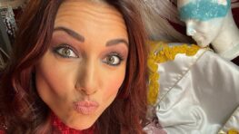 Delphine Wespiser casse Instagram en robe rouge hyper moulante pour un événement particulier !