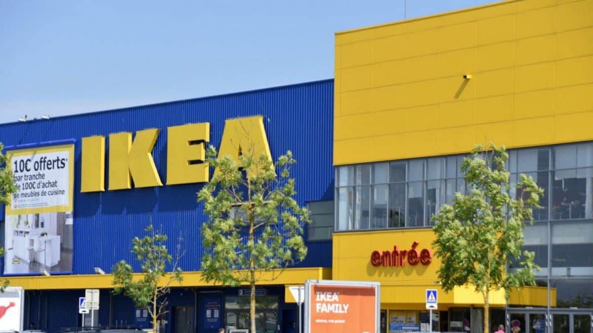 Ikea casse le prix de son incroyable table plateau qui peut se transporter partout !