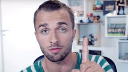 Squeezie totalement perdu et se demande s'il doit encore continuer ce style de vidéo Youtube !