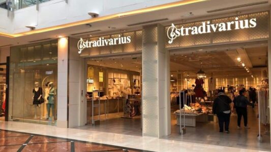 Stradivarius frappe fort avec ses 6 blouses tendances qui vont cartonner au Printemps 2023 !