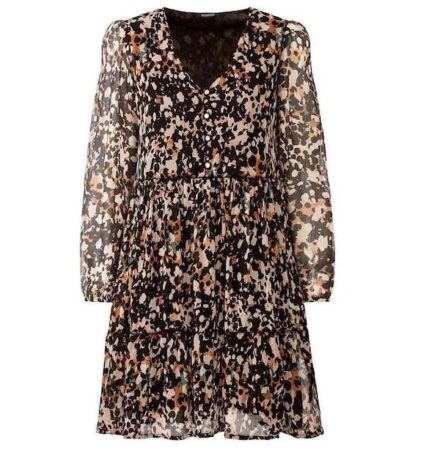 Lidl cartonne avec cette superbe robe à motifs pour un look d'hiver élégant à moins de 9 euros
