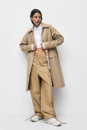 Cohue chez Pull and Bear pour ce trench classique à porter sans faute ce printemps