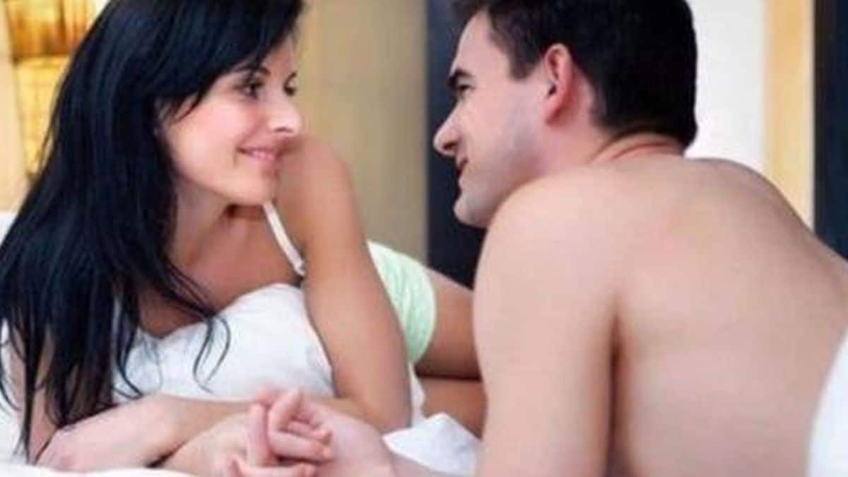 Câlins : 8 trucs tabous que les hommes ont peur de demander au lit pour des gros câlins mais qu'ils adoreraient !