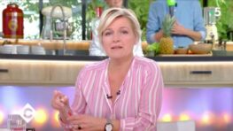 Anne-Elisabeth Lemoine recadrée par Dany Boon dans C à vous, la vraie raison dévoilée !