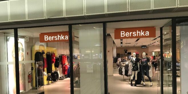 Bershka cartonne avec cette robe en jean à zip préférée des influenceuses à moins de 30 euros !