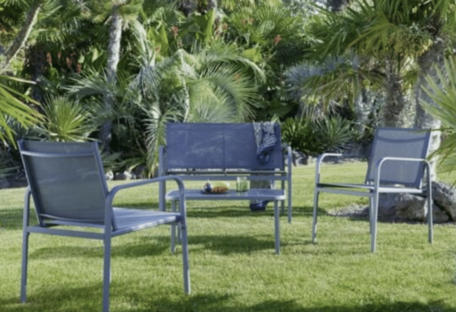 Cohue chez Carrefour pour ce mobilier d'extérieur à petit prix qui tombe à pic pour le printemps