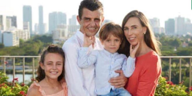 Cette mère de famille repère un détail honteux sur cette photo avec son mari et demande le divorce !