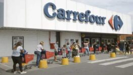 Cohue chez Carrefour avec cette étagère magique sans trous ni vis pour gagner de l'espace dans sa salle de bain !