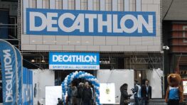 Cohue chez Decathlon pour cette veste parfaite à porter après le sport à moins de 15 euros
