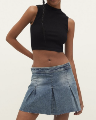 Cohue chez Stradivarius pour sa jupe écolière en denim ultra tendance !