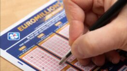EuroMillions cette retraitée SDF gagne 1 million d'euros et retrouve la joie de vivre !