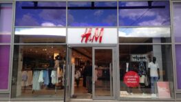 H&M cartonne sur Instagram avec son ensemble brodé à tout petit prix !