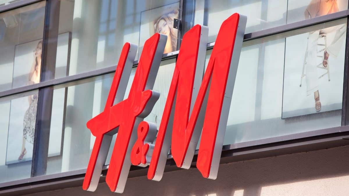 H&M fait un carton avec son sac cœur qui va vous faire craquer à tout petit prix !