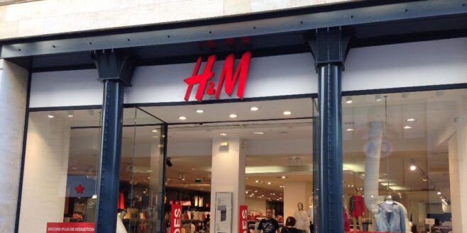 H&M frappe très fort avec son mini sac disponible en quatre couleurs à moins de 20 euros !