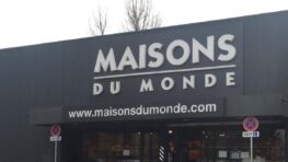 Maisons du monde vous transporte déjà en été avec cette chaise hamac très coloré et à petit prix !